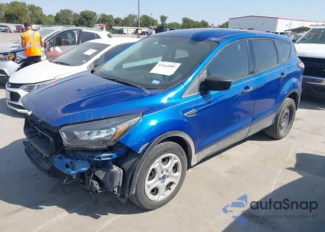 2018 Ford Escape S z USA, uszkodzony, nr VIN 1FMCU0F7XJUD58704